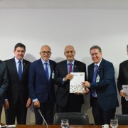 Reunião com o ministro-chefe da Secretaria de Governo da Presidência da República, Luiz Eduardo Ramos